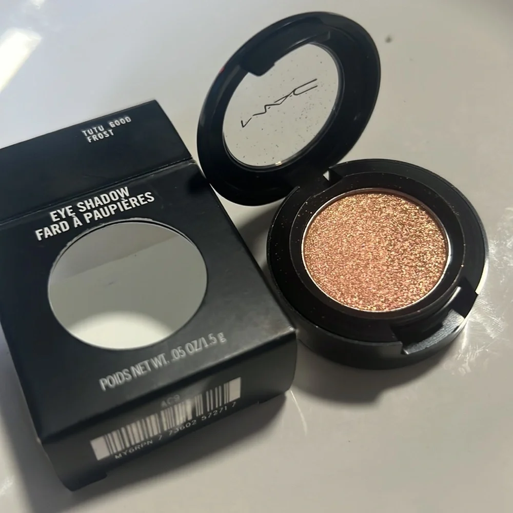 🌙💕Mac Tutu Good Frost Eyeshadow